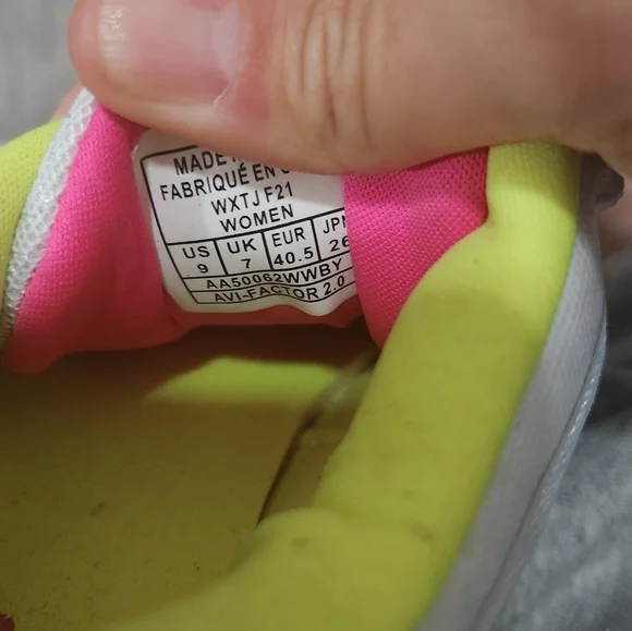 Avia Women's White and Neon Pink Athletic Shoes Size 9 - Picture 5 of 6